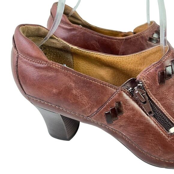 Clarks Artisan Womens Chunky Heels Brown Leather Side Zip Comfort Shoes sz 10 M - Picture 12 of 16